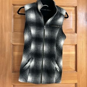 Powder River reversible fitted vest, small